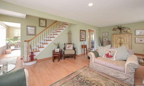 35 Rogues Path, Huntington Station NY exterior