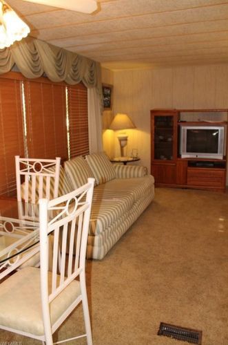 423 Cpe Florida Way, Naples FL 34104-4109 exterior