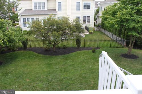 204 Deep Trail Ln, Rockville MD  20850-7753 exterior