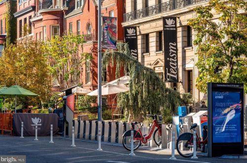 1734 P St, Washington DC  20036-1323 exterior