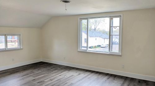 1225 Sanford St, Meskegon MI 49441-2131 exterior