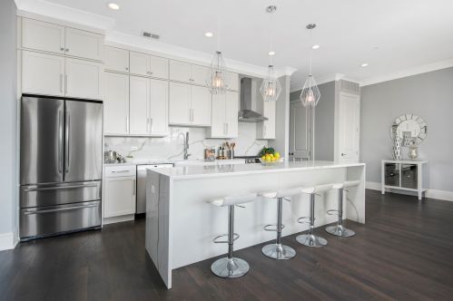 2246 Lawrence Ave, Chicago, IL 60625-1929