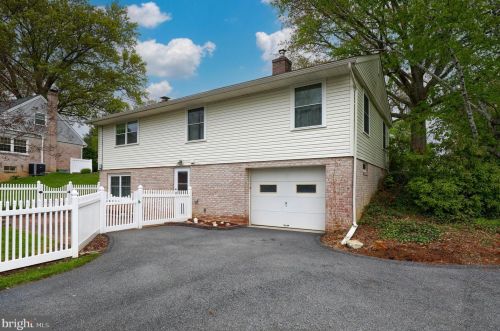 830 Imperial Dr, Lancaster PA 17601-2015 exterior