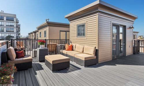 638 Oak St, Chicago IL  60610-7298 exterior