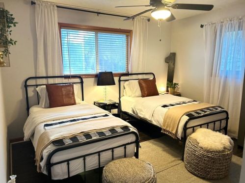 8470 Lk Dr, Lithonia GA 30039-6568 exterior