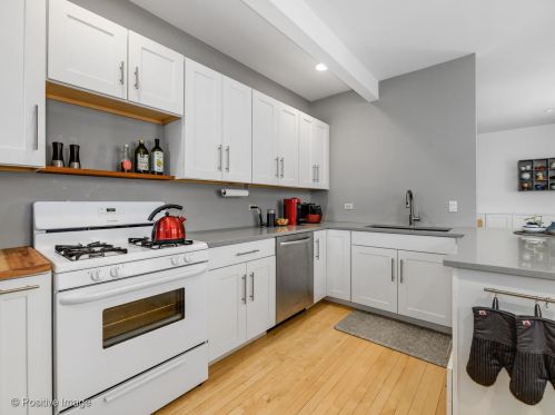 5017 Lawndale Ave, Chicago IL 60659-1103 exterior