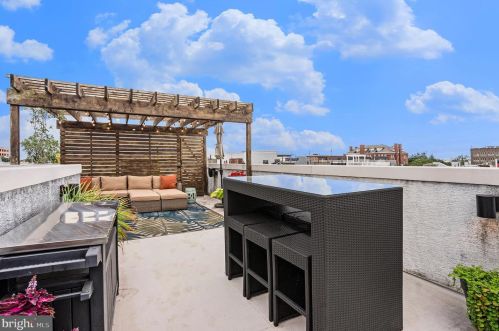 2225 Christian St, Philadelphia PA 19147-3710 exterior