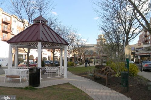 2001 15th St, Arlington VA  22201-2604 exterior