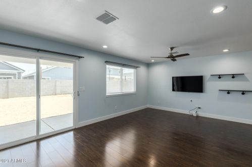 4921 11th St, Phoenix, AZ 85040-3681