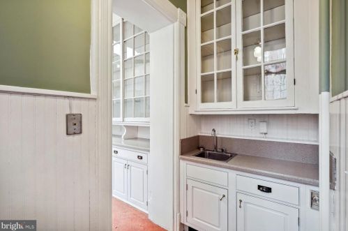 2010 Hillyer Pl, Washington DC 20009-1006 exterior