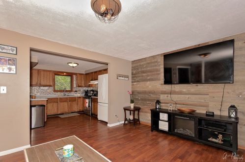 7916 Balsam Dr, Bull Valley, IL 60097-9345