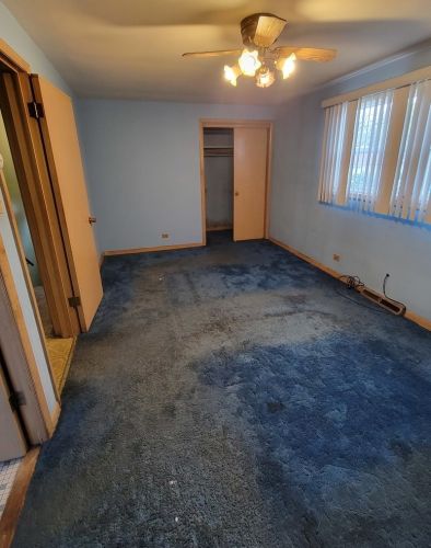 8935 Oglesby Ave, Chicago IL 60617-3048 exterior