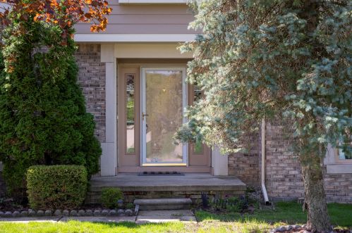 1299 Provincial Dr, Troy, MI 48084-1571