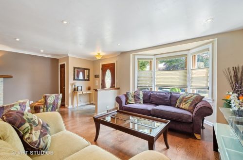 4858 Marmora Ave, Chicago, IL 60630-1901