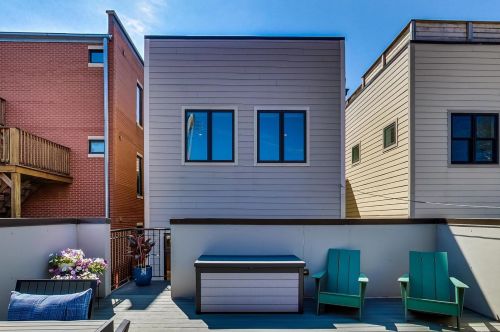 3619 Hermitage Ave, Chicago IL 60613-3506 exterior