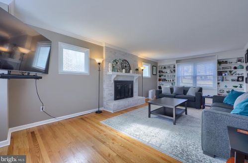 1449 Jill Dr, Hummelstown, PA 17036-9005