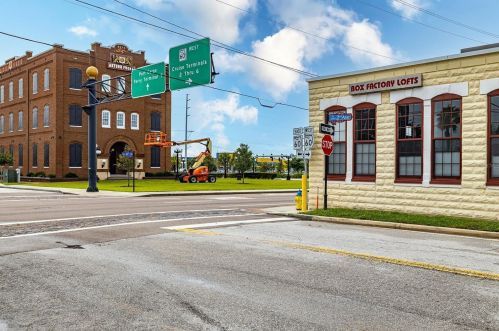 2001 2nd Ave, Tampa FL 33605-5209 exterior