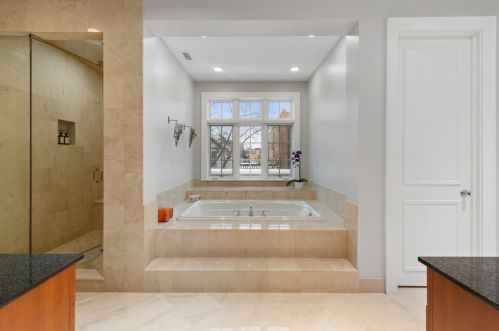 868 Lill Ave, Chicago IL 60614-2019 exterior