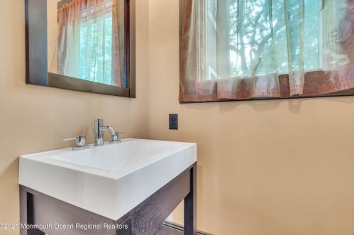 50 Hooper Ave, Atlantic Highlands NJ  07716-1537 exterior