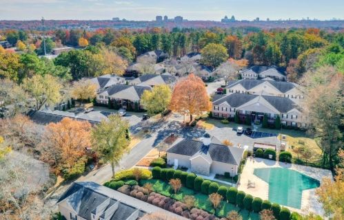 804 Brighton Pt, Atlanta GA 30328-1371 exterior