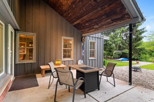 5830 Riv Frst Dr, Milwaukee WI 53209-4524 exterior