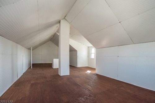 30 Glover Ave, West Paterson NJ 07424-2843 exterior