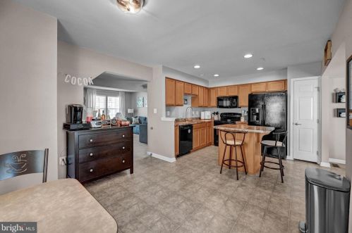 834 Blossom Dr, Hanover PA  17331-2073 exterior