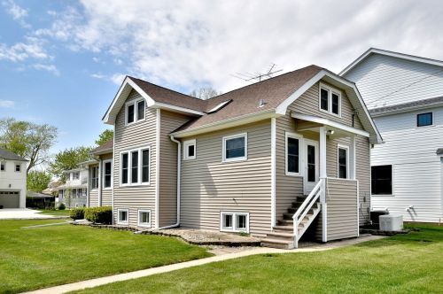 615 Saylor Ave, Elmhurst IL 60126-4305 exterior