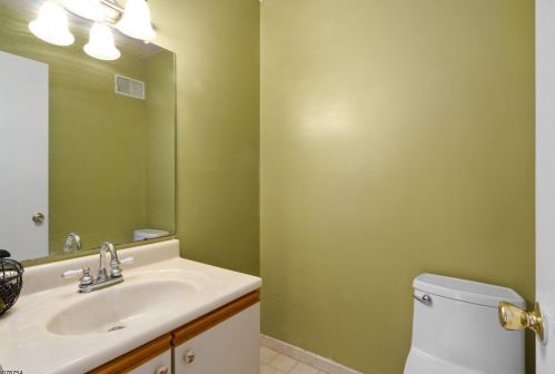 18 Pelican Pt, Fredon NJ 07860-2801 exterior