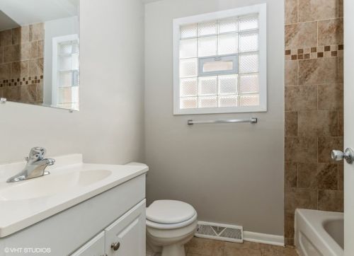 1358 109 Pl, Chicago IL 60655-4002 exterior