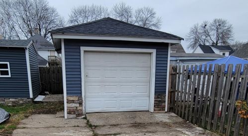 1039 Park St, Grand Rapids MI 49525-2635 exterior