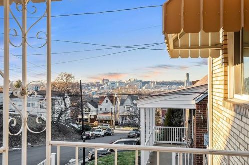 4125 Gladstone St, Pittsburgh PA 15207-1423 exterior