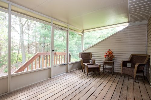 2242 Meadowglen Dr, Grand Rapids MI 49505-6302 exterior