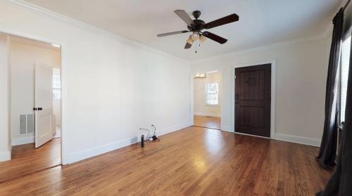 1060 Davis Cir, Atlanta GA 30318-7525 exterior