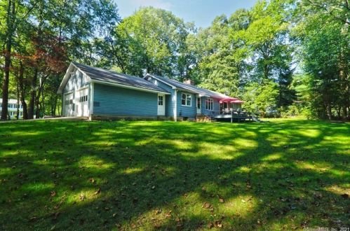 26 Dauria Dr, Seymour CT 06483-2305 exterior