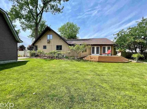 327 Cass St, Standish MI 48658-9229 exterior