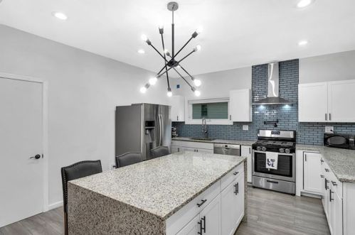 1850 Middle St, Pittsburgh PA 15227-3846 exterior