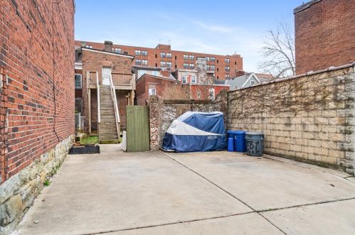 381 Fisk St, Pittsburgh PA 15201-1750 exterior