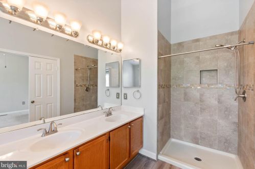 7047 Chesley Search Way, Alexandria VA 22315-4754 exterior