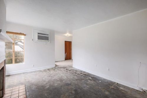 4323 Airport Blvd, Austin TX 78752-3826 exterior