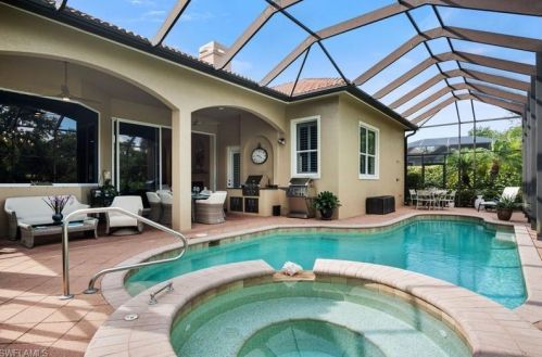 5729 Hammock Is Dr, Naples FL 34119-4695 exterior