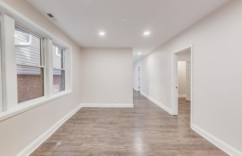 8740 Escanaba Ave, Chicago IL  60617-3115 exterior