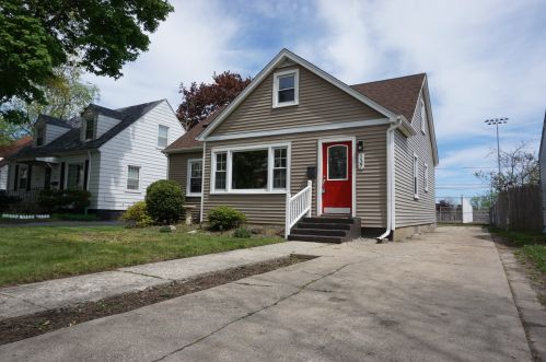 137 Martin Ave, Waukegan, IL 60085-4656