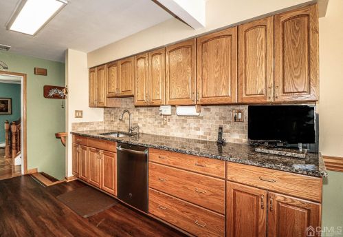 5 Pendleton Pl, Edison NJ 08820-2737 exterior