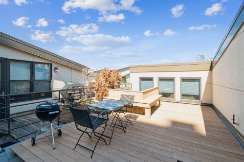 931 Kingsbury St, Chicago IL 60610-7431 exterior