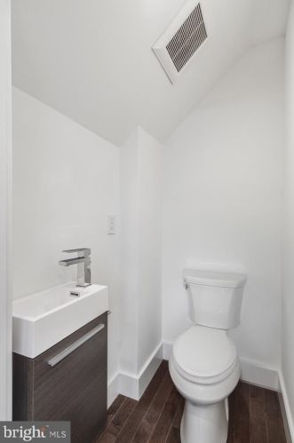 1342 19 St, Philadelphia PA 19146-4665 exterior