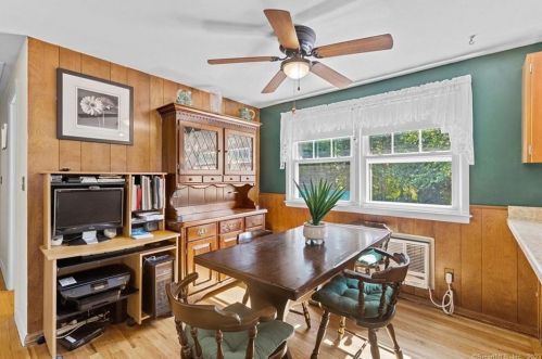 12 Maxwell Dr, Milford CT 06461-2738 exterior