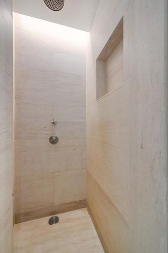 159 Walton Pl, Chicago IL  60611-1971 exterior