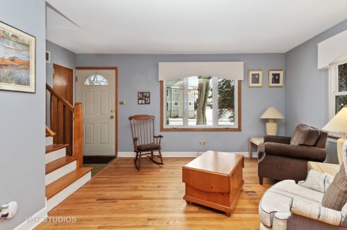 106 Cayuga Ave, Elmhurst IL  60126-4417 exterior