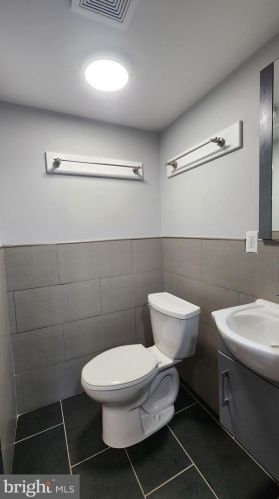 1912 19th St, Philadelphia PA  19145-2812 exterior